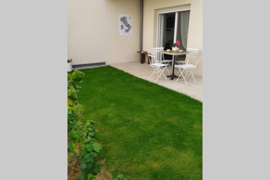 Le Jardin Des Pommiers A Disneyland Chessy Chessy (Seine-et-Marne) Exterior foto