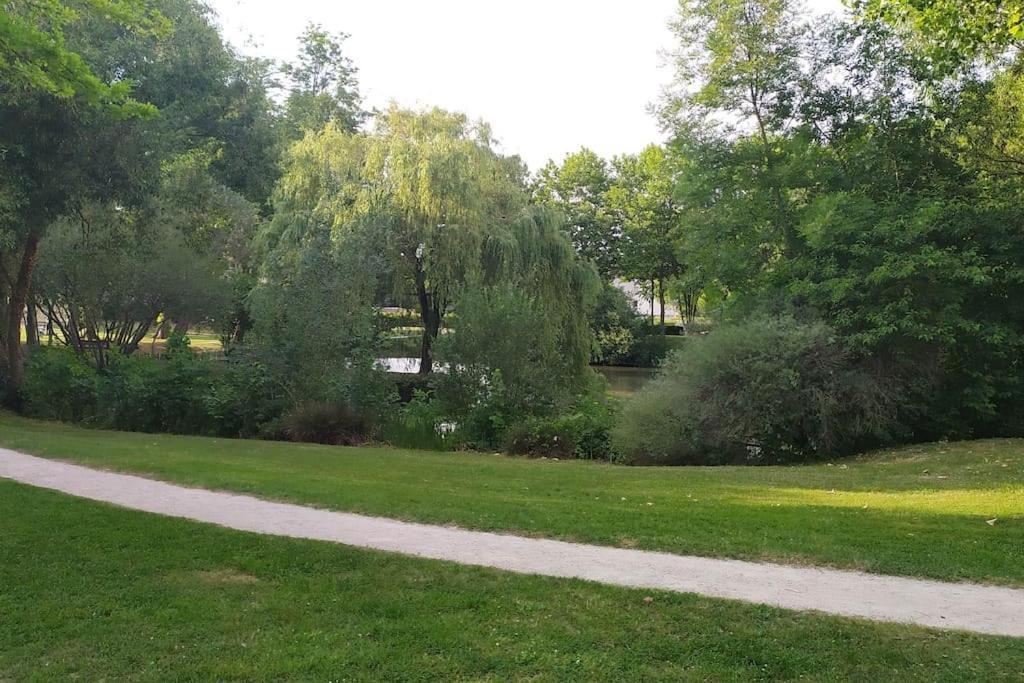 Le Jardin Des Pommiers A Disneyland Chessy Chessy (Seine-et-Marne) Exterior foto